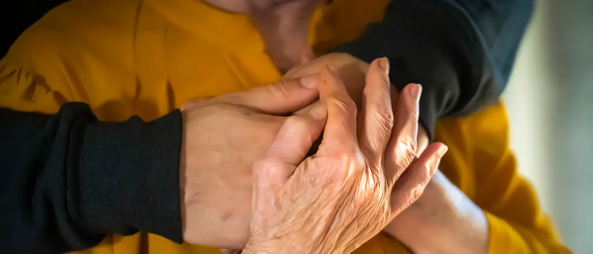 cómo acompañar a un familiar con Parkinson